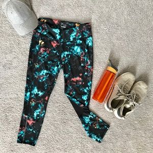 Old Navy Active Mid Rise Crop Leggings